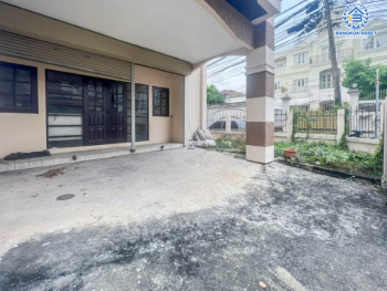 *****ทาวน์โฮม 3 ชั้น มือสองย่านนนทบุรี ม.พิบูลย์การ์เด้นวิลล์ พิบูลย์สงคราม16 หลังมุม เนื้อที่กว้างขวางเกือบ 36 ตร.ว. ฟังก์ชัน 4 ห้องนอน 5 ห้องน้ำ จอดรถได้ 1 คัน ตั้งบนสุดยอดทำเล! ใกล้รถไฟฟ้าสายสีม่วง "สถานีแยกติวานนท์" เชื่อมถนนพิบูลย์สงคราม, วงศ์สว่าง, นครอินทร์ และติวานนท์ และจุดขึ้นทางด่วน "ศรีรัช-วงแหวนรอบนอก" จองเลย!